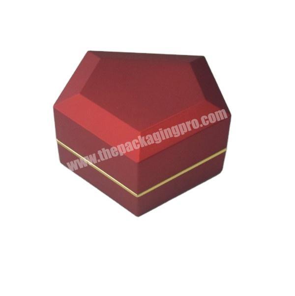 2020 hot sale popular stylish fashionable LED light red color rubber painting finish Jewelry ring Box size 9.1 x 7.5 x 5.2 cm