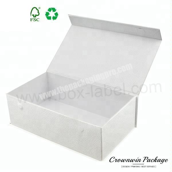 2018 New Style Magnetic Apparel Packaging Paper Box