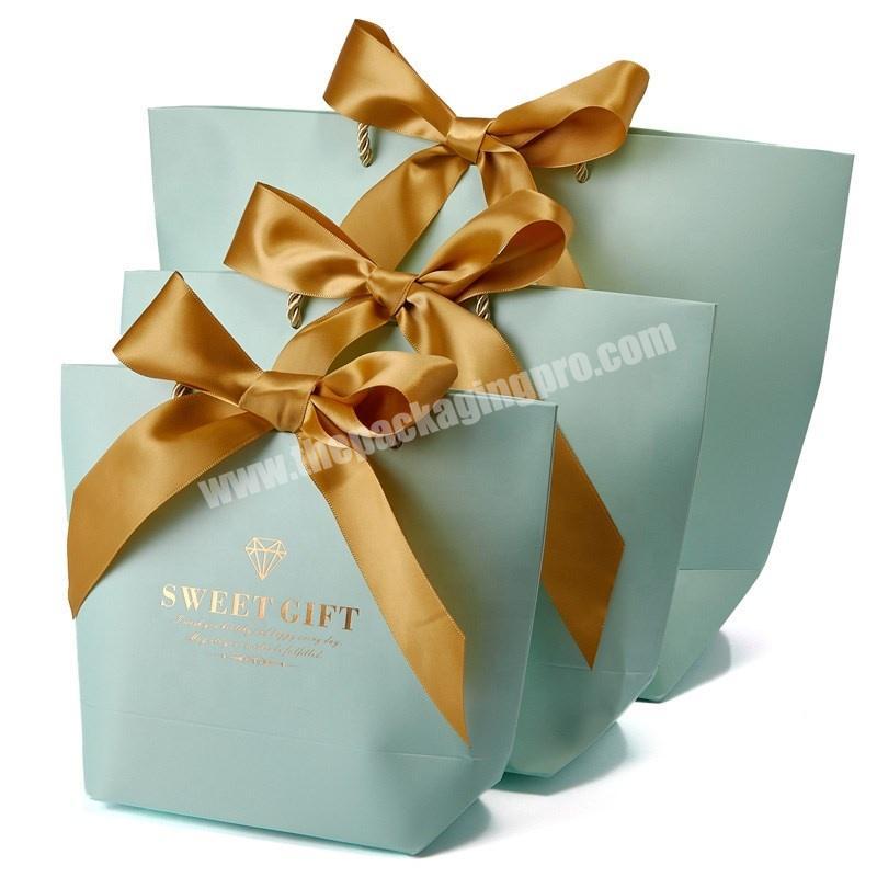 2020 China Factory Customized Fancy Merry Christmas Paper Gift Bag For Wholesale