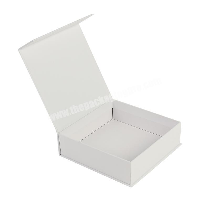2020 Customized New Design Logo Luxury White Gift Clothing Packaging Paper Boxes With Ribbon