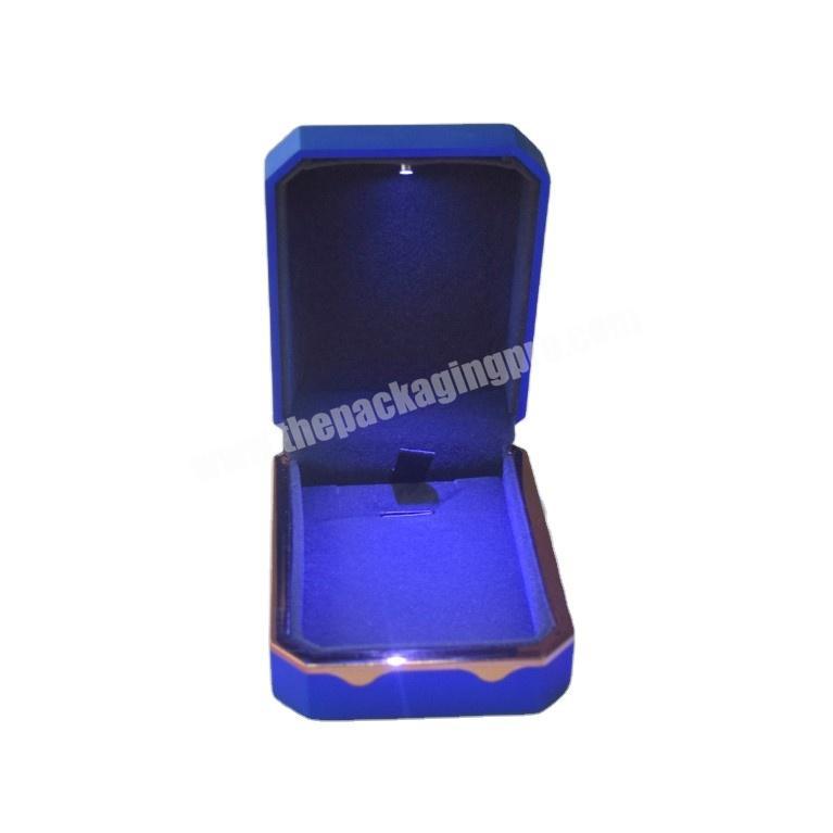 2020 hot sale popular blue color stylish and fashionable LED light Jewelry Pendant Box with Bronze color rim size 7.5x10.2x4cm