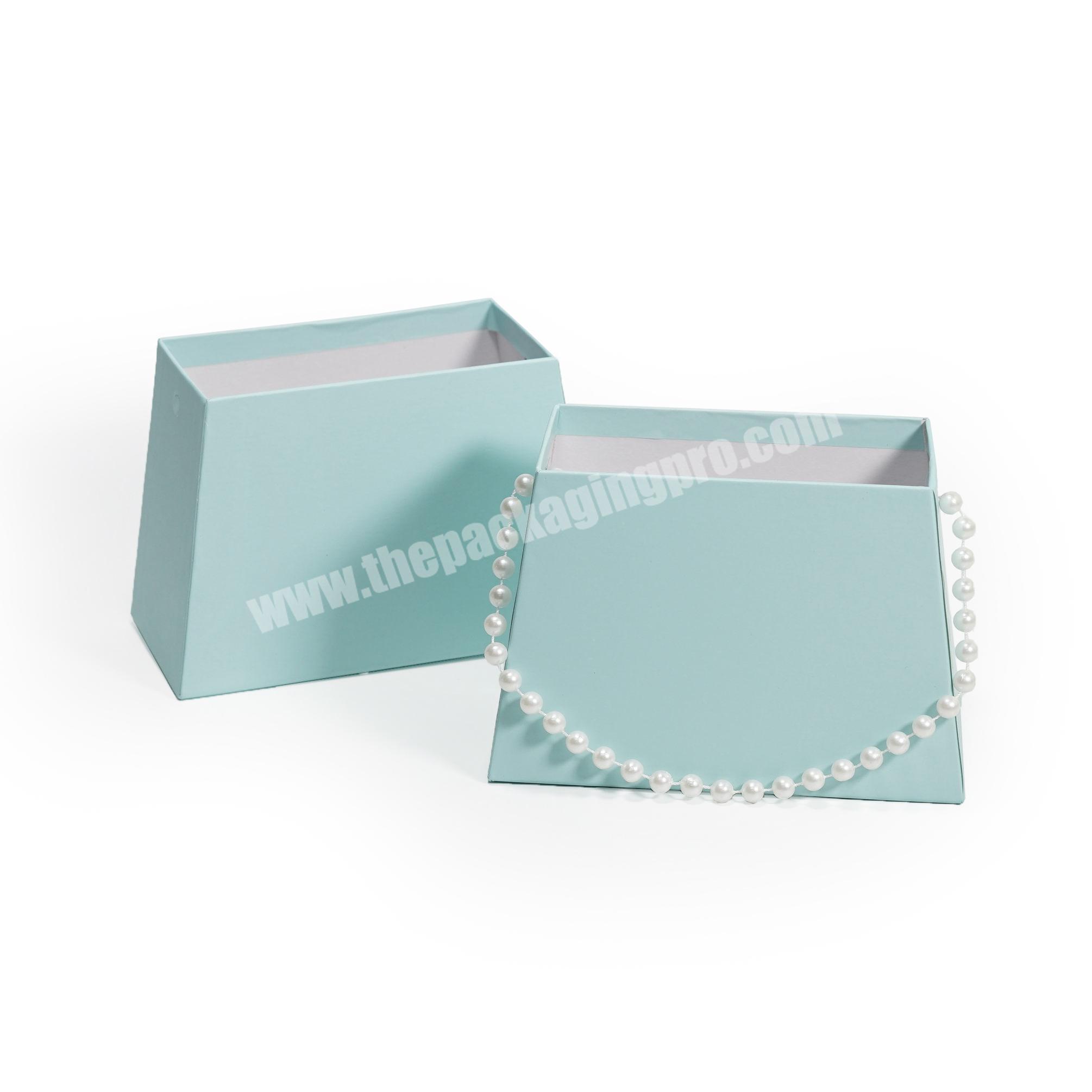 2020 New design trapezoidal flower cardboard box,gift flower bag box with pearl handle
