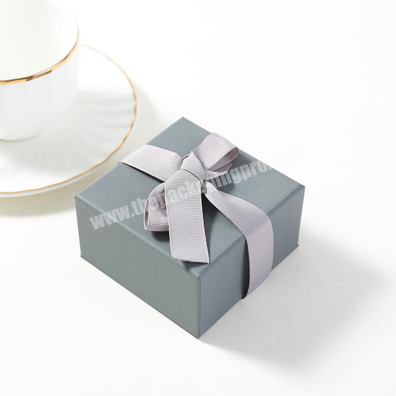 2020 professional supplier simple cheap gift box; christmas gift paper box with ribbon