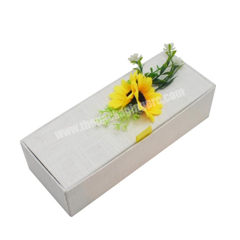 High Quality Magnetic Magnetic Custom Large White Kraft Handmade Matte Finish Embossed Folding Box