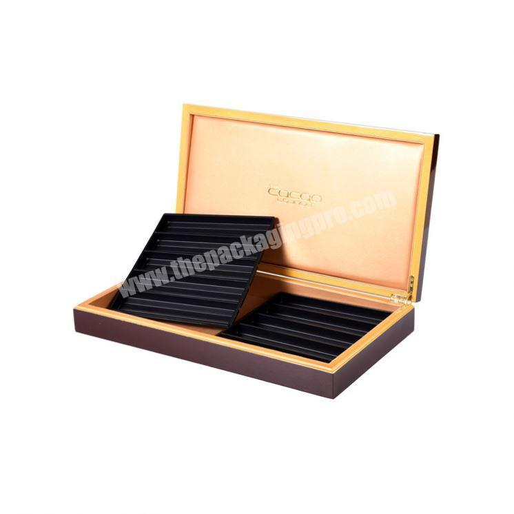 Edible Lacquer Glossy Date Chocolate Wooden Box