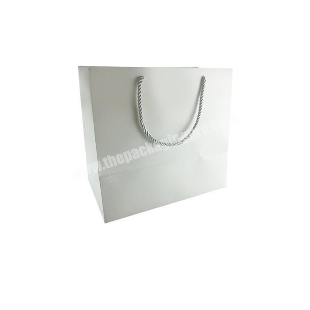 Custom Fashion Eco-friendly White Plain Shopping Takeaway Paper Bags With Your Own Logo