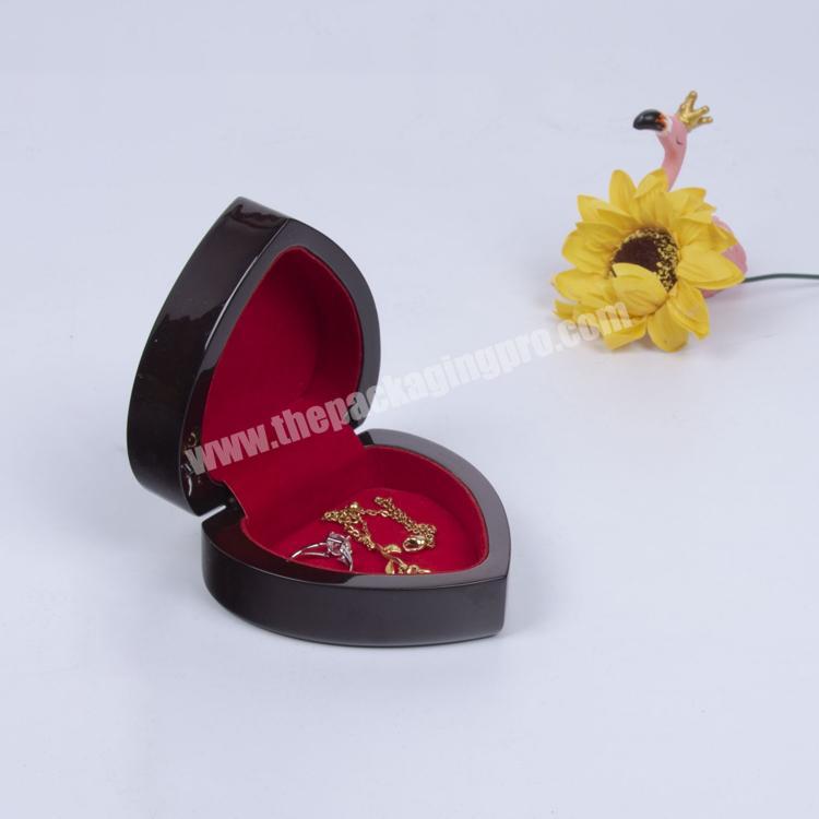 Luxury Custom Lacquer Heart Shape Wooden Jewelry Gift Box