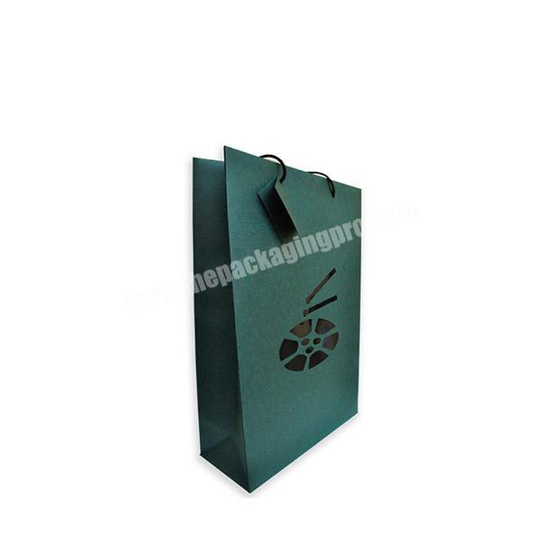 Latest plain paper bags Good selling paper shopping bag wholesale cheap packaging paper bags for clothes