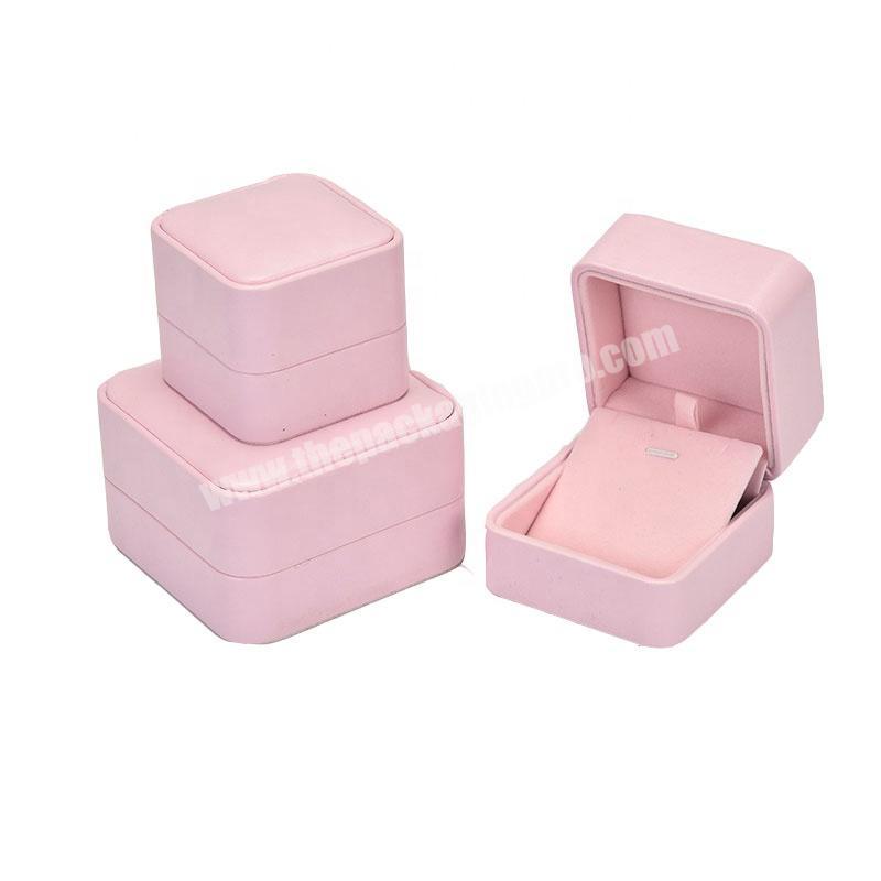 Customized logo luxury rounded corners leather cover pink plastic ring boxes jewellery