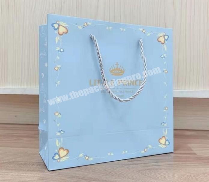 luxury shopping gift paper bag in packaging bags