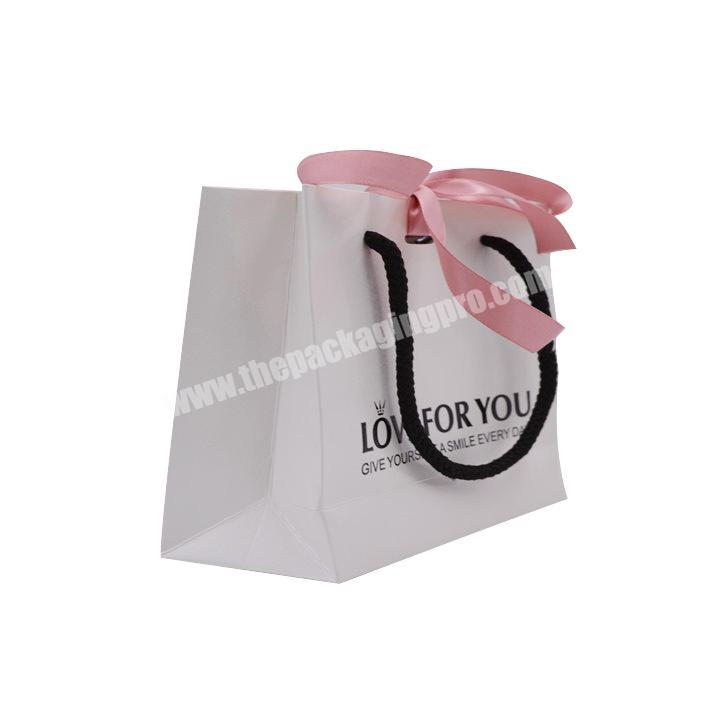 Custom made christmas paper gift bag with handles for boutique