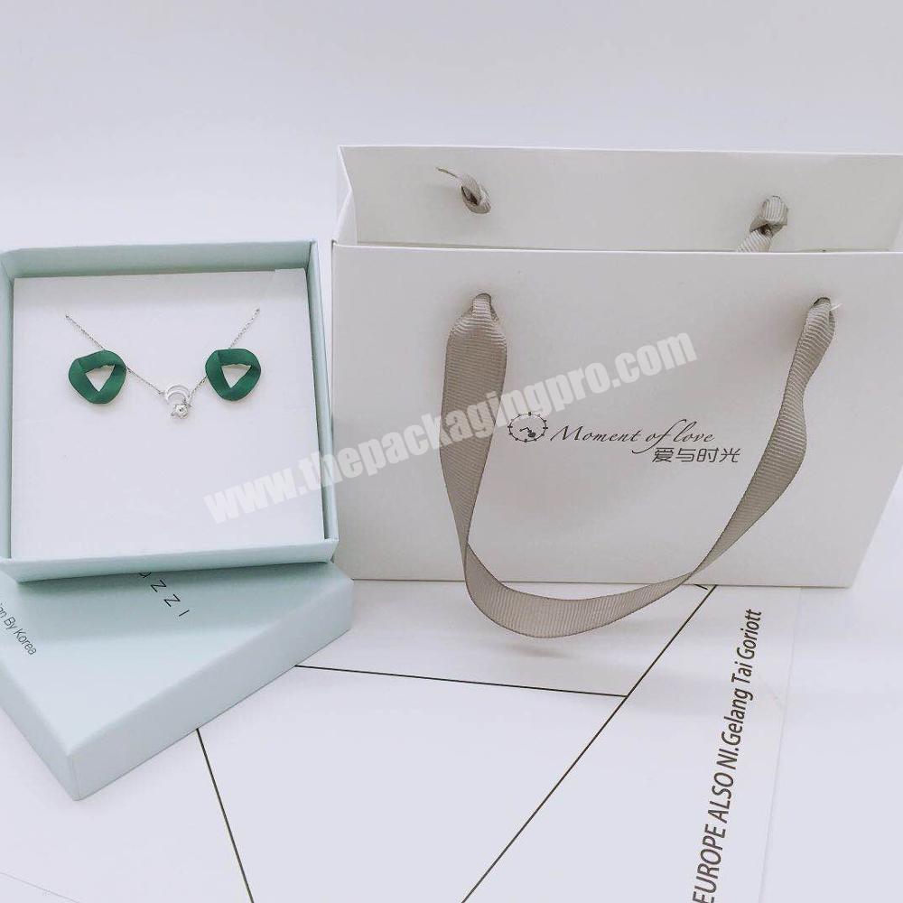 Van Cleef & Arpels Jewelry Earrings Box, Shopping Bag, Ribbon Packaging
