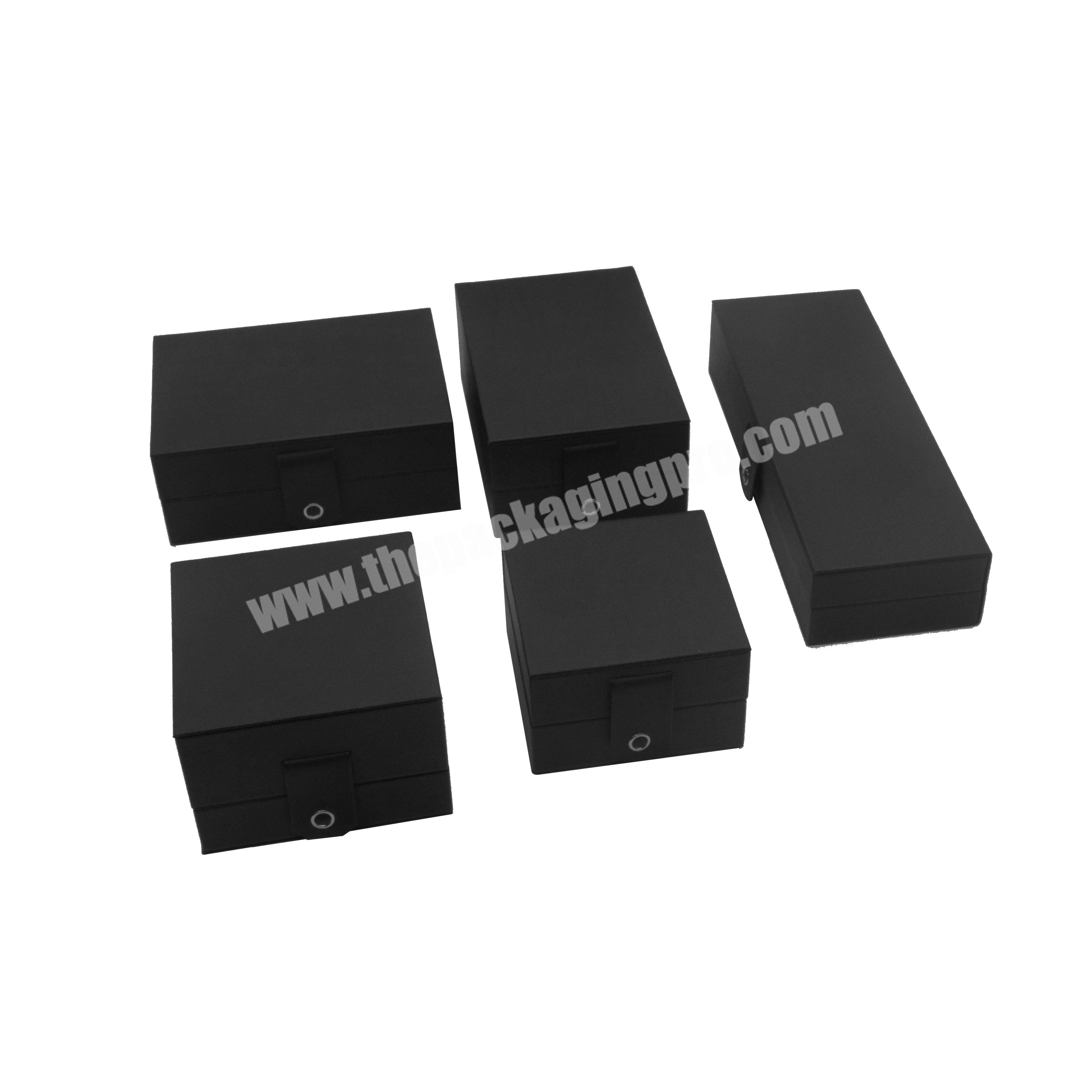 China Wholesailer PU Leather Small Black Luxury Plastic Jewelry Packaging Boxes