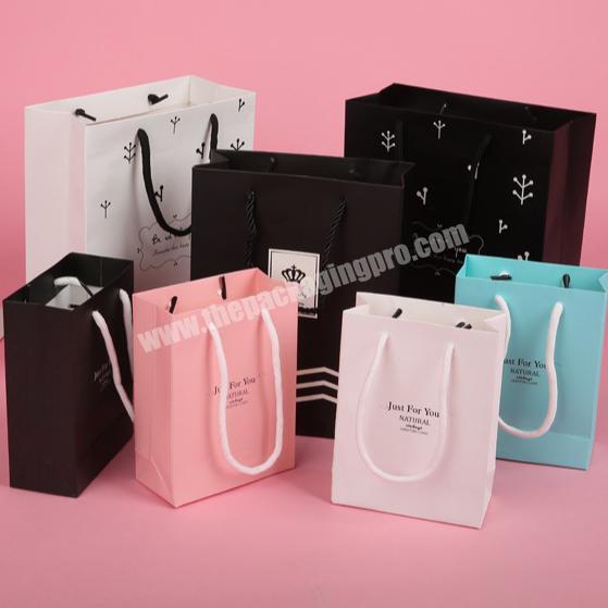 2019  hot sale customized printed paper bag with handles in small MOQ
