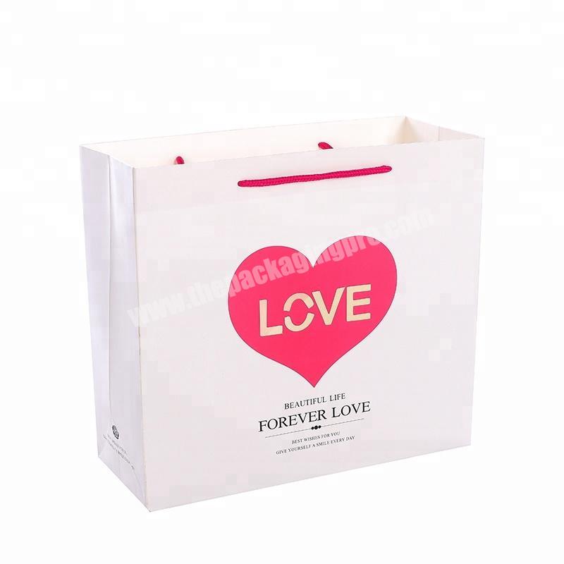 New Style Top Quality Luxury Heart Printing Glossy Portable Wedding White Gift Square Paper Bags