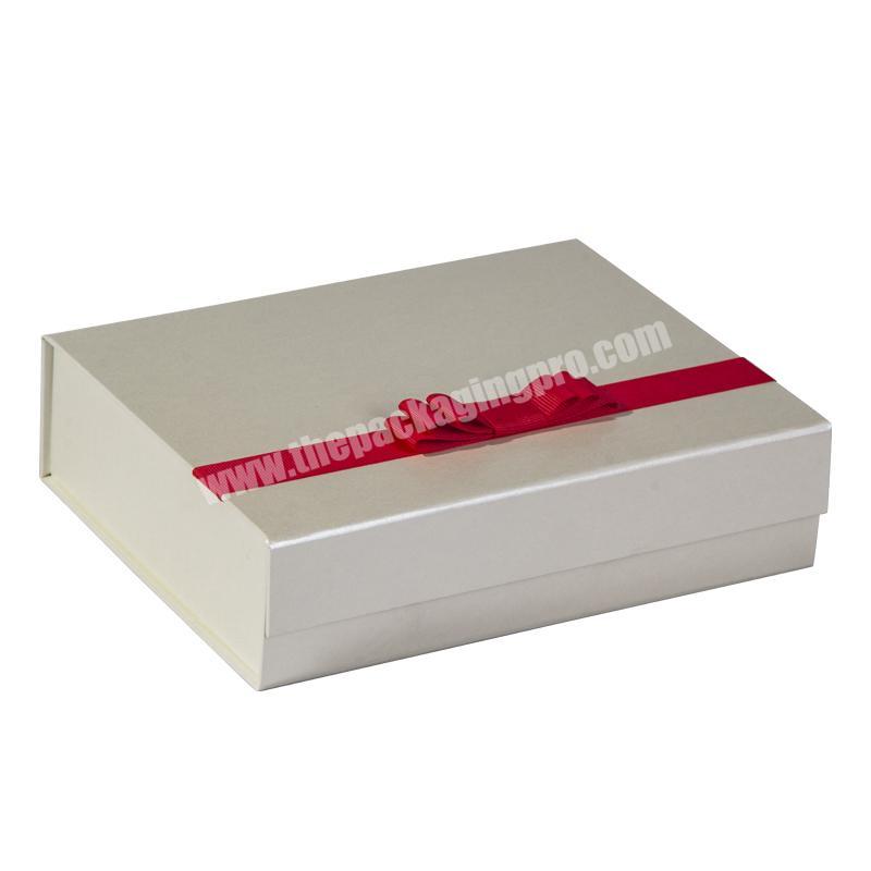 Custom Luxury Valentines Day Gift Clothing Tissue Paper Magnetic Folding Packaging Box with Ribbon