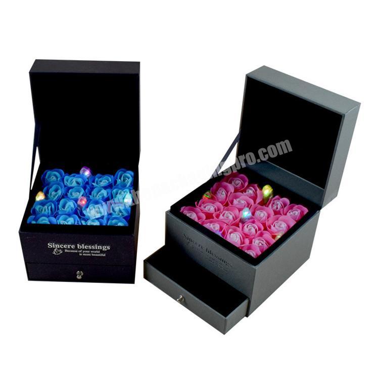 New fashion luxury paper flower gift box for flowers with custom logo