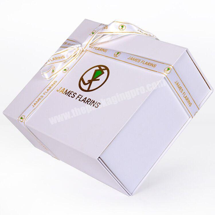 Custom design cardboard white magnetic flat folding gift boxes with ribbons