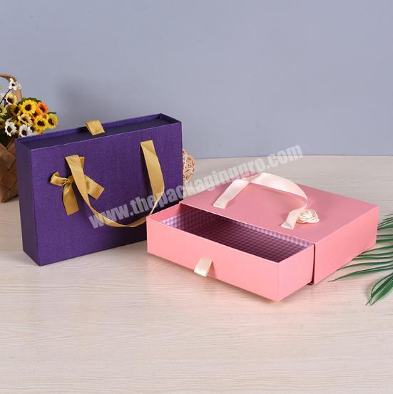 High Quality Cardboard Paper Magnetic Closure Packaging Gift Boxes With Handle