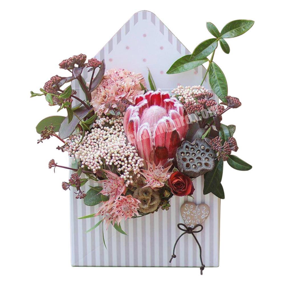 Lovely Paper Material Valentine's Day Festival Hand Hold Envelope Bouquet Box
