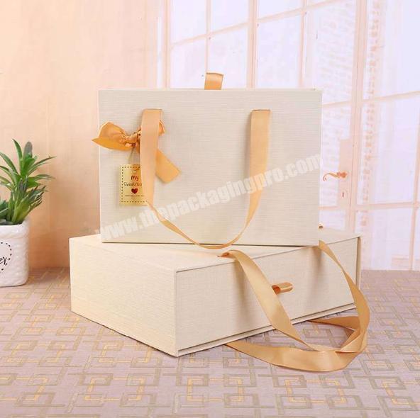 Wholesale customized cardboard paper gift box with your own logo for clothes