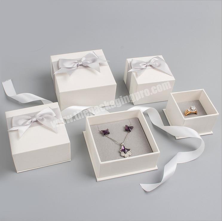 custom sponge filled gift paper white shawl jewelry box packaging with ribbon