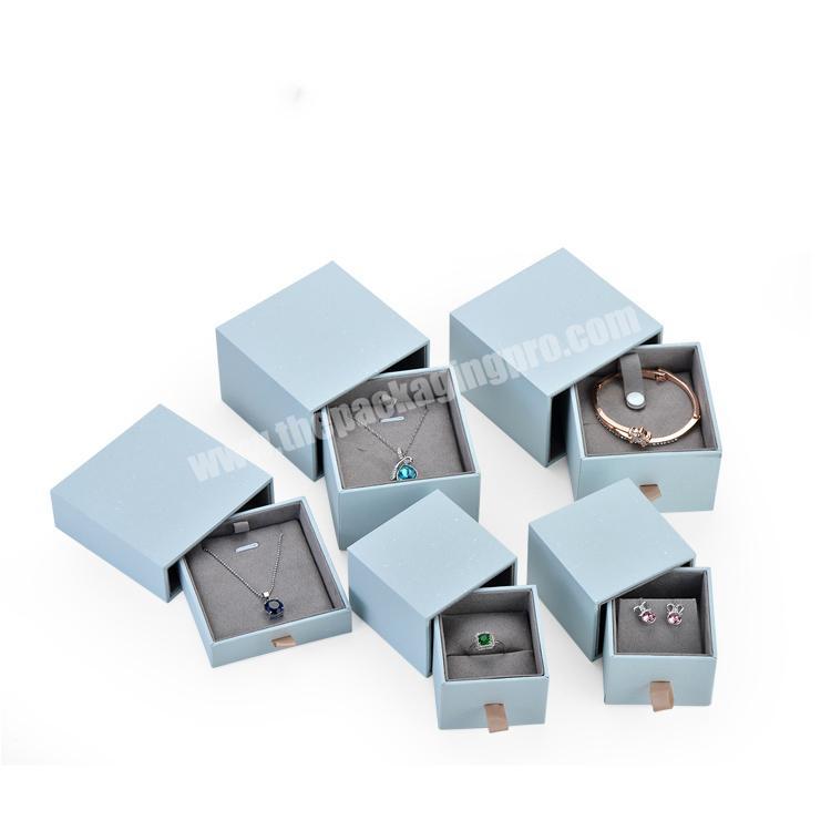 custom wholesale velvet green paper boxes for jewelry packing for ring pendant bracelet jewelry packing 