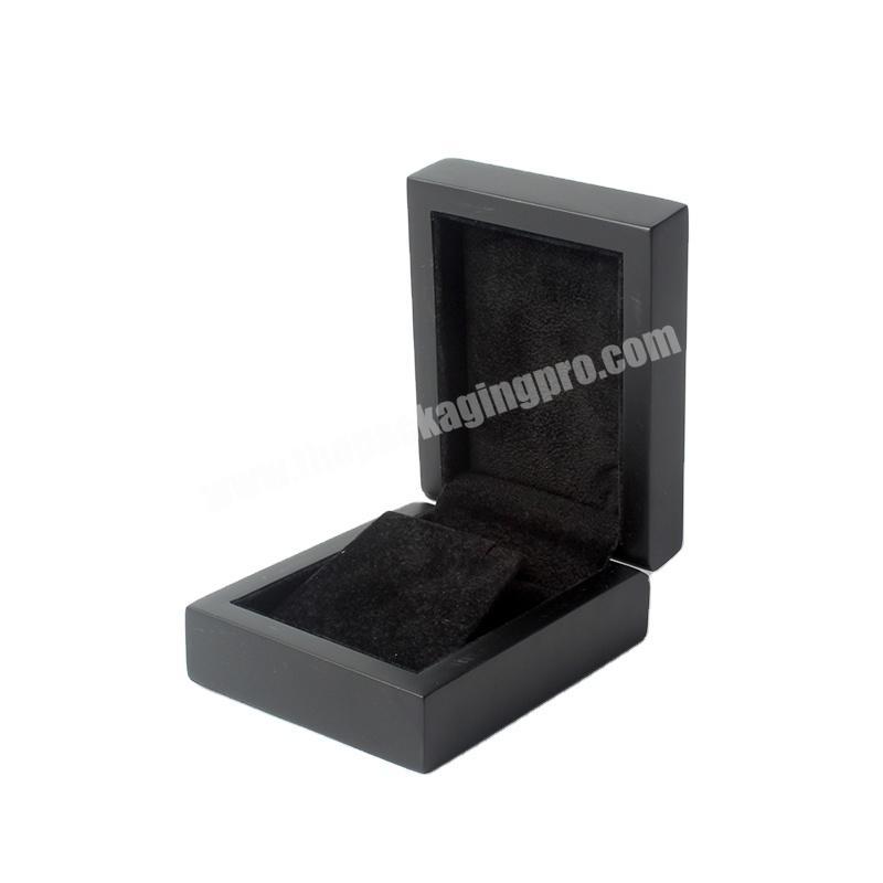 Custom Black Lines Leather Pendant Ornament Jewelry Box