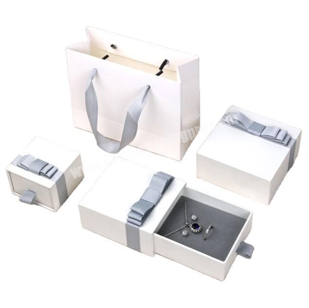 Custom Hot Sale Small Jewelry Packaging Set (paper box & paper bag)