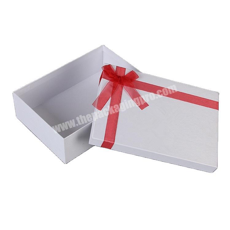 Custom Logo Fancy Cloth White Color Cardboard Gift Packing Box with Lid