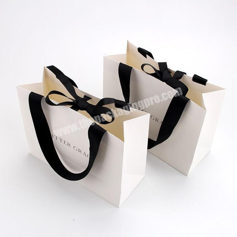 Amazon.com: MODADA Gift Bags Portable With Pearl Handle Candy Box Cute Mini  Best Gift Bag for Party Baby Shower Paper Package Wedding Favor Boxes  (Color : B, Size : 5PCS_S) : Health