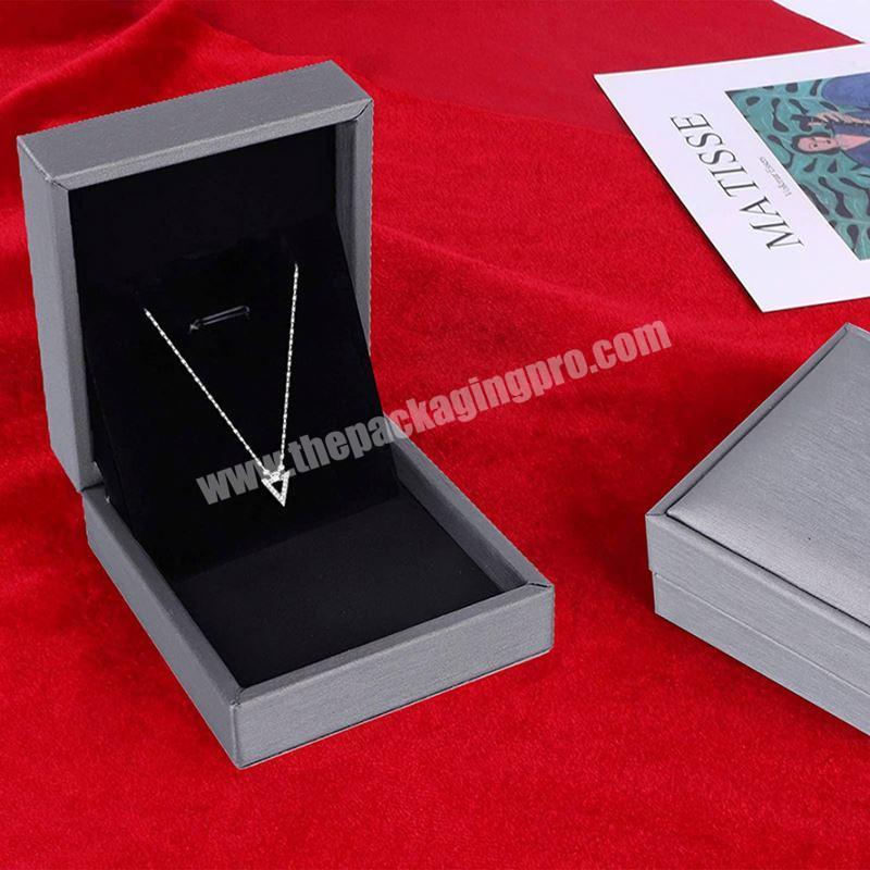 Jewlery box for necklace and ring vanish coin coins or rings pyramid shape glass wdding rings box