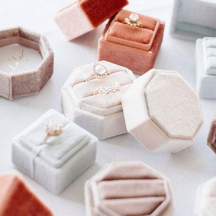 Luxury custom wedding engagement paper velvet suede jewelry display gift ring box Factory Price Bai Wo