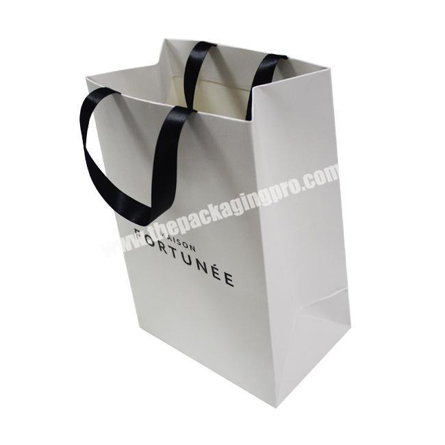 High quality custom Fashion Customized Gift Packaging coated  Bags Paper Bags with handles