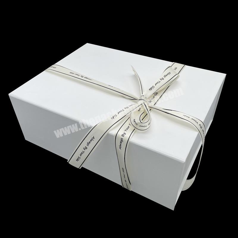 Custom Logo Printed Paper Flat Pack Rigid Cardboard Clothing Foldable Packaging White Ribbon Magnetic Closure Folding Gift Box