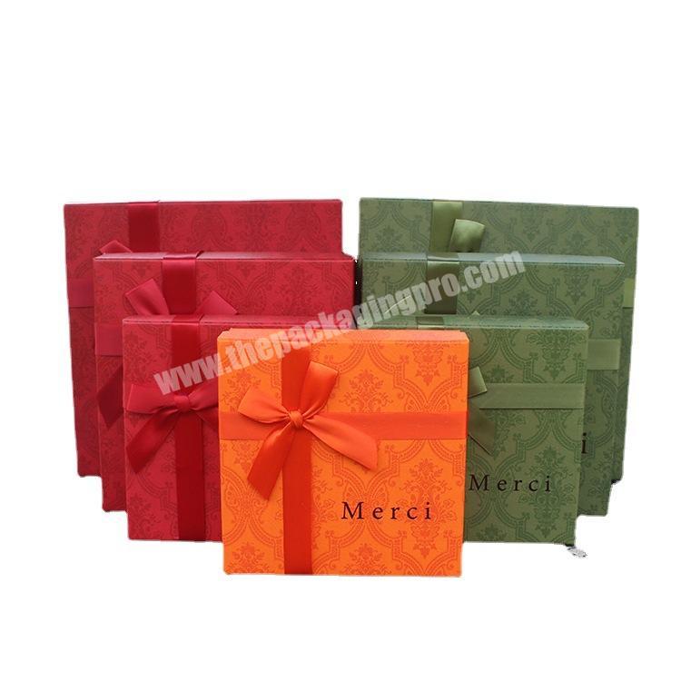 Customize Large  Closure Luxury Gift Cardboard Shipping Paper Box For Clothes Clothing T-shirt Packaging