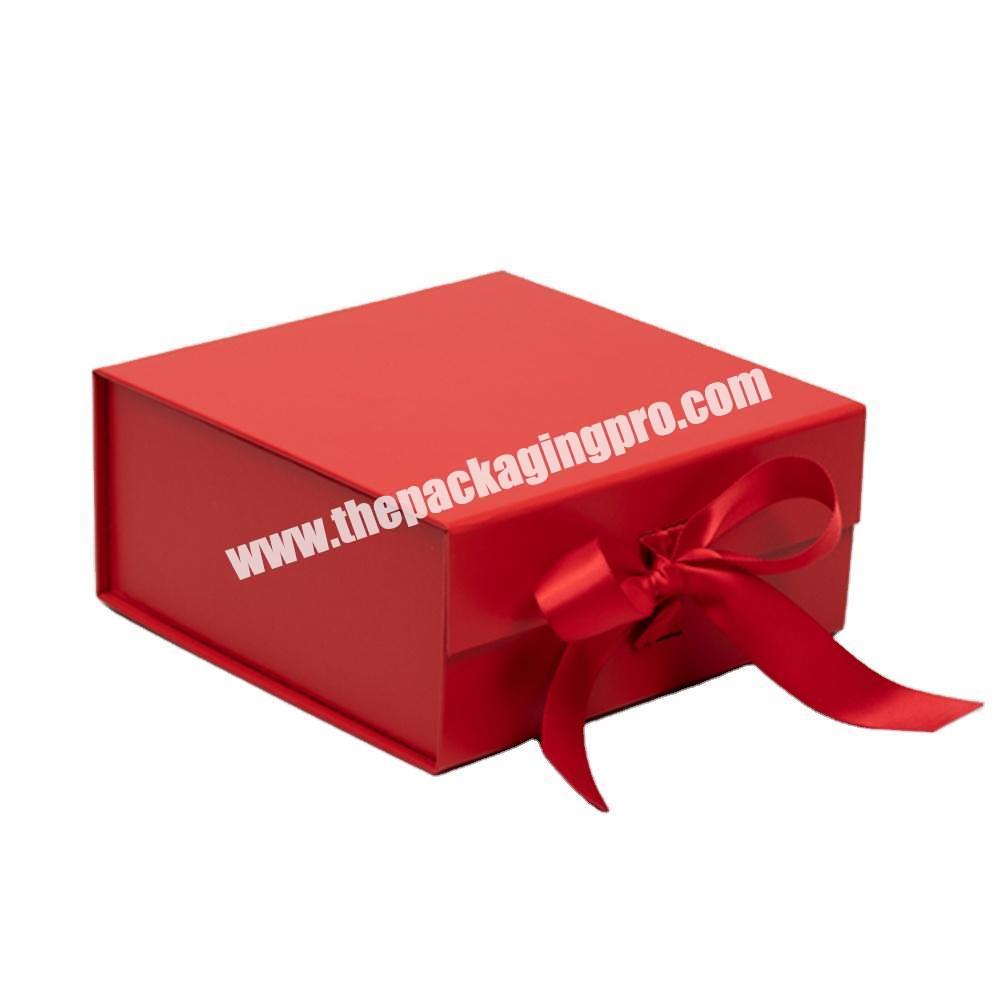 Customized Magnet Closure Folding Cardboard Packaging Luxury Red Wedding Favour Rigid Gift Box