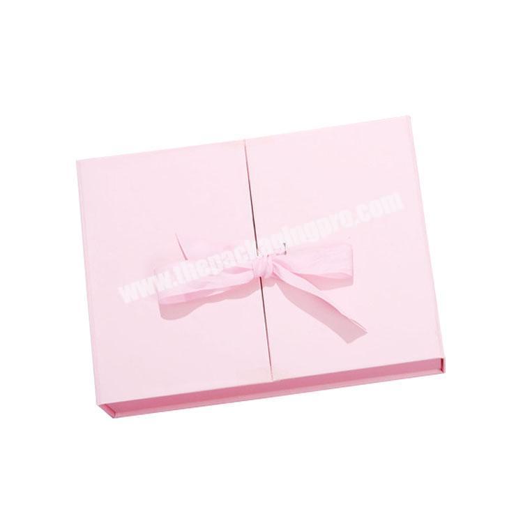 Customized Paper Hamper Magnetic Flap Clasp Gift Box