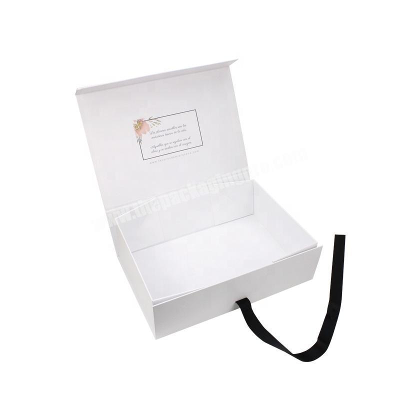 Foldable Magnetic Gift Box Clamshell box with magnet Package Box Fold With Ribbons Handle