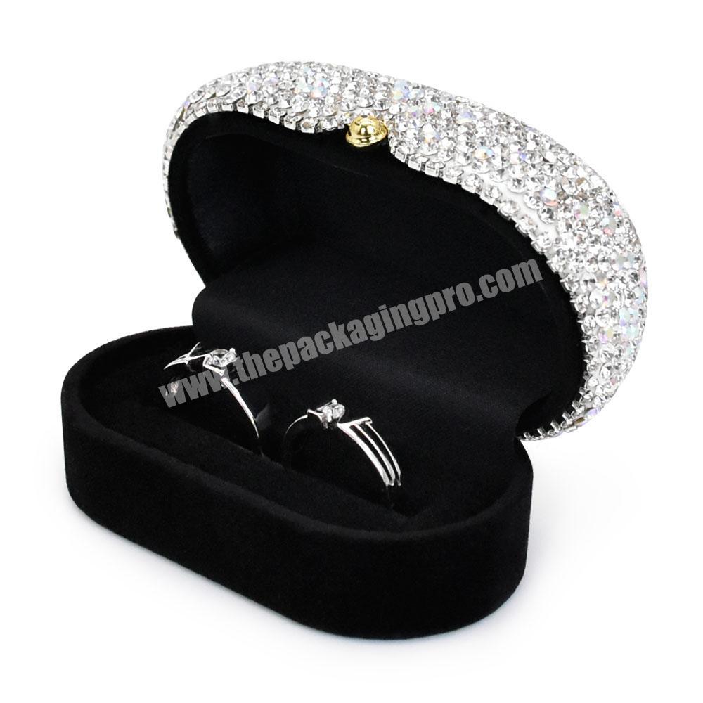 Luxury oval clamshell opening velvet jewellery double rings packaging box diamond attached jewelry box with diamonds