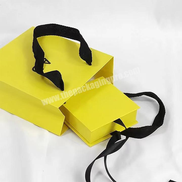 Luxury shopping paper bag with hot stamping