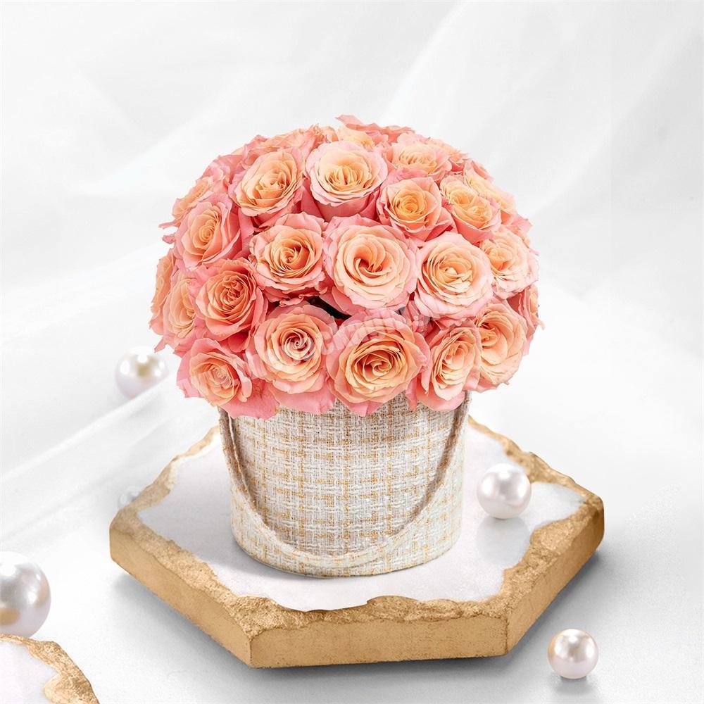 New arrival luxury fabric laminated cove round rose flower arrangement hug bucket gift packaging box with handle and custom logo