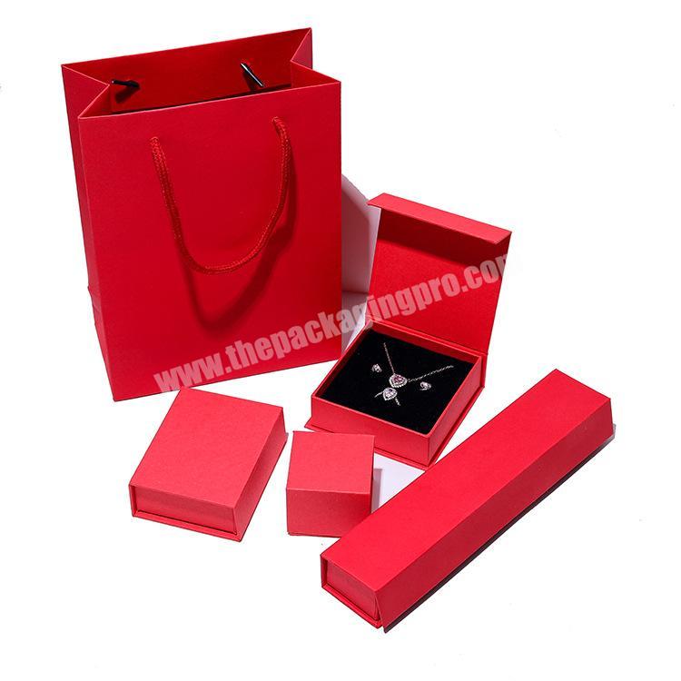 Wholesale Cardboard Jewelry Paper Box Design Wedding Magnet Closure Necklace Bracelete Packing Gift Box