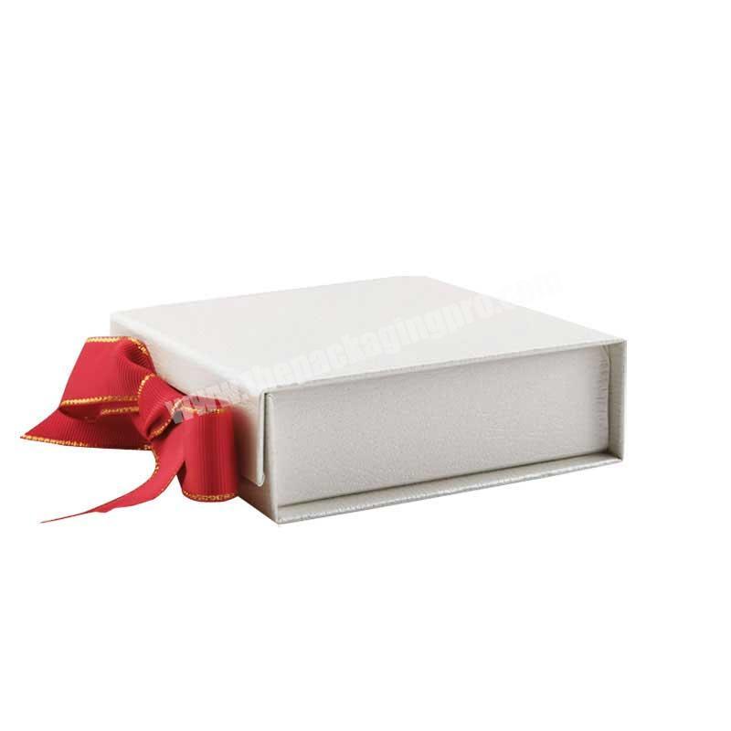 Wholesale fixed ribbon small white jewelry folding gift box with logo