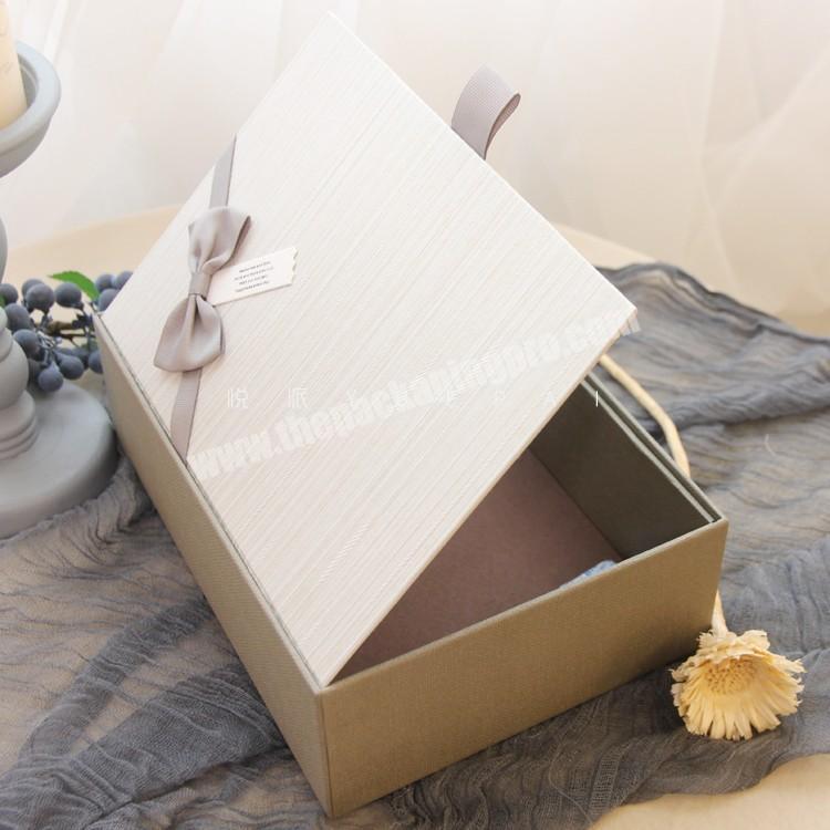 2020 Custom design Cardboard folded paper packaging cosmetics gift shipping mailar box with ribbon close