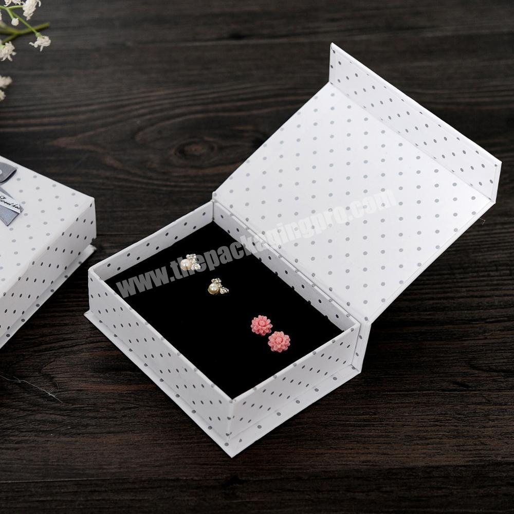 2020 Custom wholesale Cardboard folded paper packaging Jewelry gift box with magnetic close