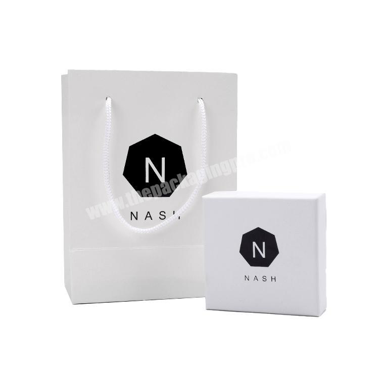 Wholesale Luxury Reusable Paper Gift Bag Jewelry Handbags With Logo Print