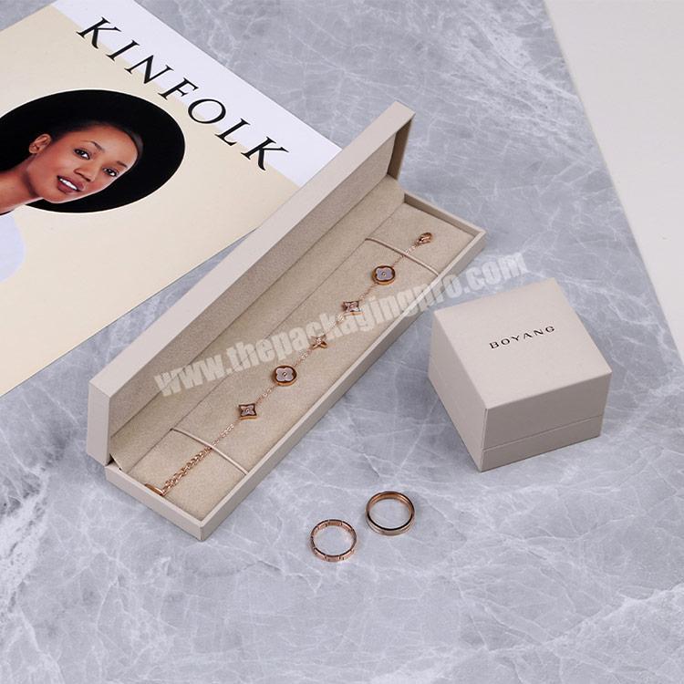 Boyang Custom Logo Flip Bangle Gift Jewelry Bracelet Box Packaging Beige