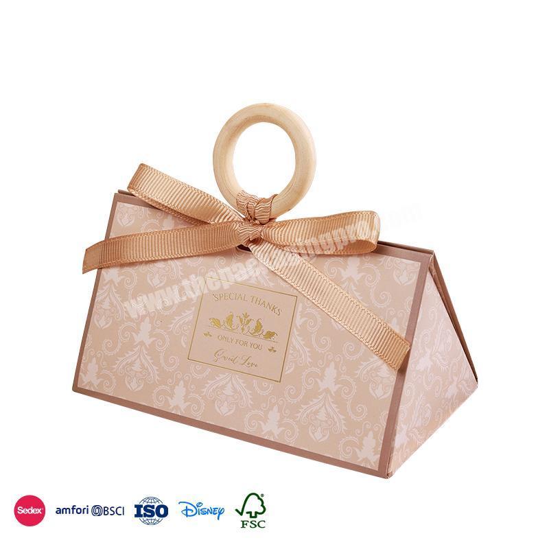 China Factory Supply Custom Triangular Champagne Ribbon Delicate Small Leather Bracelet candy box wedding