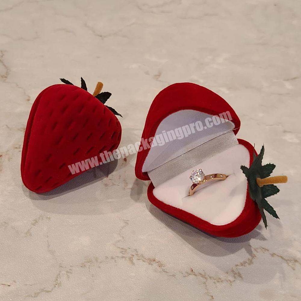 Creative Custom Blue Crown Ring Earring Gift Box White Swan Velvet Ring Jewelry Proposal Box Strawberry Velvet Ring Gift Box